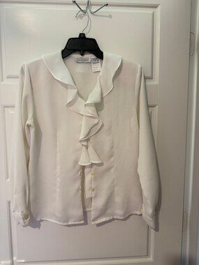 Petite Impressions White Ruffle Blouse Size 6